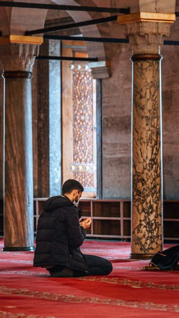 Islamic man praying